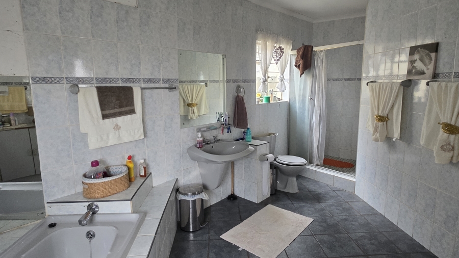 5 Bedroom Property for Sale in Cashan North West